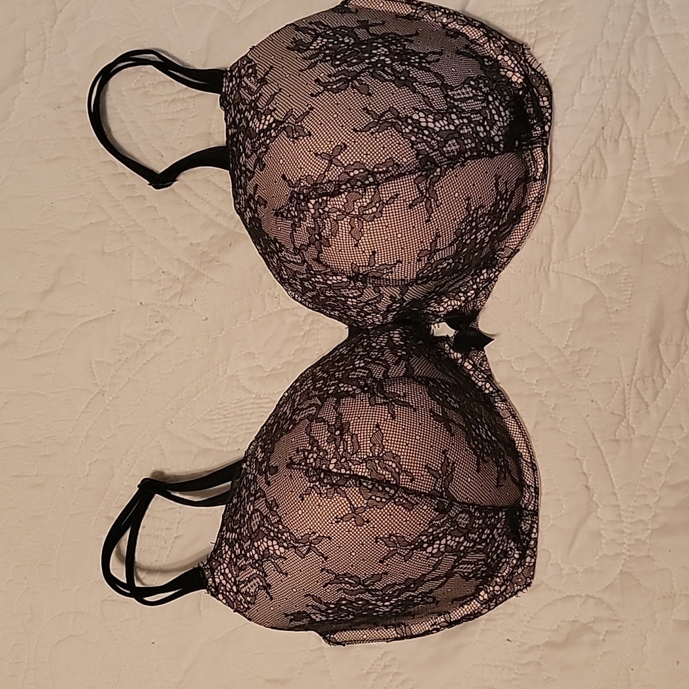 Victoria's Secret 36DDD Very Sexy push up bra, pink with black lace